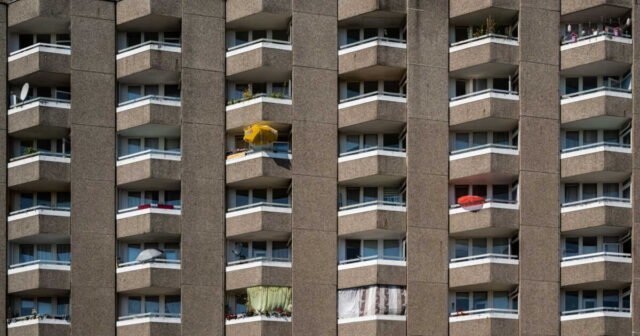 1784633464_canicule-pourquoi-ces-logements-exposes-plein-ouest-deviennent-un-piege.jpg