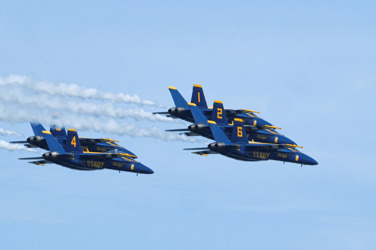 នាវាមុជទឹក Blue Angels របស់កងទ័ពជើងទឹកសហរដ្ឋអាមេរិក ធ្វើស្ពានអាកាស ខណៈសហរដ្ឋអាមេរិកប្រារព្ធខួបលើកទី 250 របស់ខ្លួននៅថ្ងៃបុណ្យឯករាជ្យជាតិនៅទីក្រុងញូវយ៉ក សហរដ្ឋអាមេរិក ថ្ងៃទី 4 ខែកក្កដា ឆ្នាំ 2026។