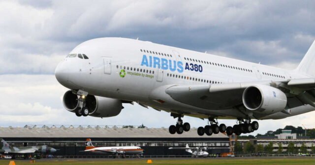 1784725596_pourquoi-l-airbus-a380-qu-on-croyait-condamne-revient-dans-le-ciel.jpg