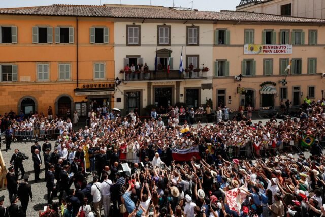 1784726399_2495327-leon-xiv-lors-de-l-angelus-a-castel-gandolfo-resid.jpg