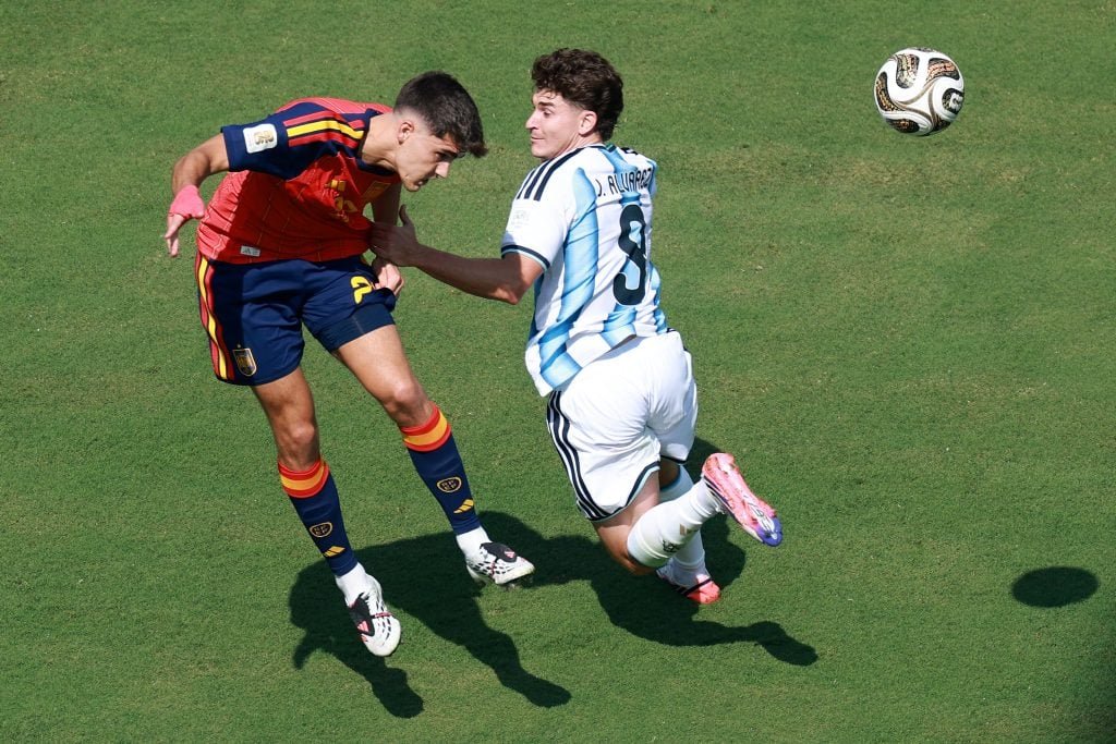 Pau Cubarsi ខ្សែការពារ Barcelona និងអេស្ប៉ាញ