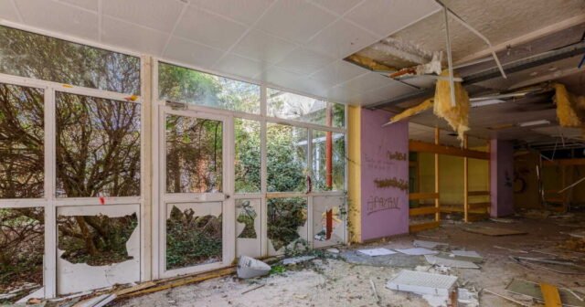 1784743140_un-ancien-college-de-2-710-m-a-vendre-pour-159-000-euros-l-affaire-immobiliere-hors-norme.jpg