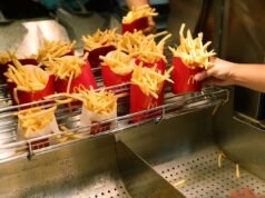ផ្តាច់មុខ៖ អតិថិជន McDonald’s ប្តឹងអំពីការដុតពីដំឡូងបំពង “ក្តៅខ្លាំង”