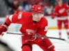 Patrick Kane ត្រឡប់ទៅ Chicago Blackhawks ដោយយល់ព្រមលើកិច្ចសន្យារយៈពេលពីរឆ្នាំ 16 លានដុល្លារ