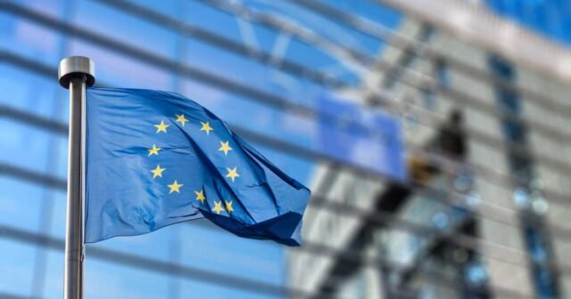 1784883299_droits-de-douane-de-donald-trump-l-ue-echappe-a-une-hausse-malgre-l-amende-infligee-a-google.jpg