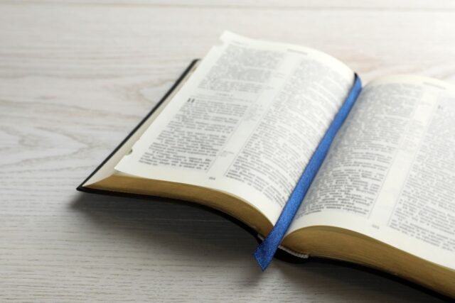 1784887795_2495695-tout-scribe-devenu-disciple-du-royaume-des-cieux-e.jpeg