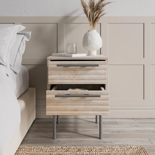 រូបថតរបស់ Bryant 2 drawer nightstand