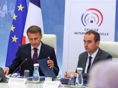 Emmanuel Macron និងរដ្ឋាភិបាលបានប្រមូលផ្តុំ ប៉ុន្តែស្ថិតនៅក្រោមសម្ពាធ