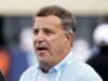 រដ្ឋ North Carolina ដាក់កីឡាករបាល់ទាត់ GM Michael Lombardi លើការឈប់សម្រាករដ្ឋបាលដែលមានប្រាក់ឈ្នួល