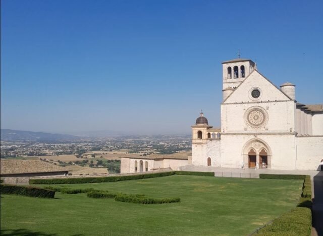 1785379379_2497116-la-basilique-saint-francois-a-assise-ombrie-abrite.JPG