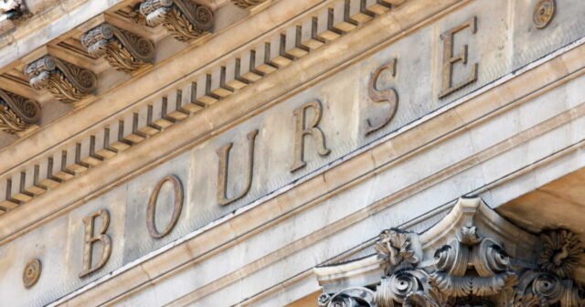 1785386708_bourse-comment-adapter-sa-strategie-d-investissement-avant-les-vacances.jpg