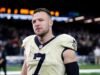 Taysom Hill ប្រកាសពីការបញ្ចប់ពេលវេលារបស់គាត់ជាមួយពួកបរិសុទ្ធ ប៉ុន្តែមិនមែនជាការចូលនិវត្តន៍របស់គាត់ពី NFL នោះទេ។