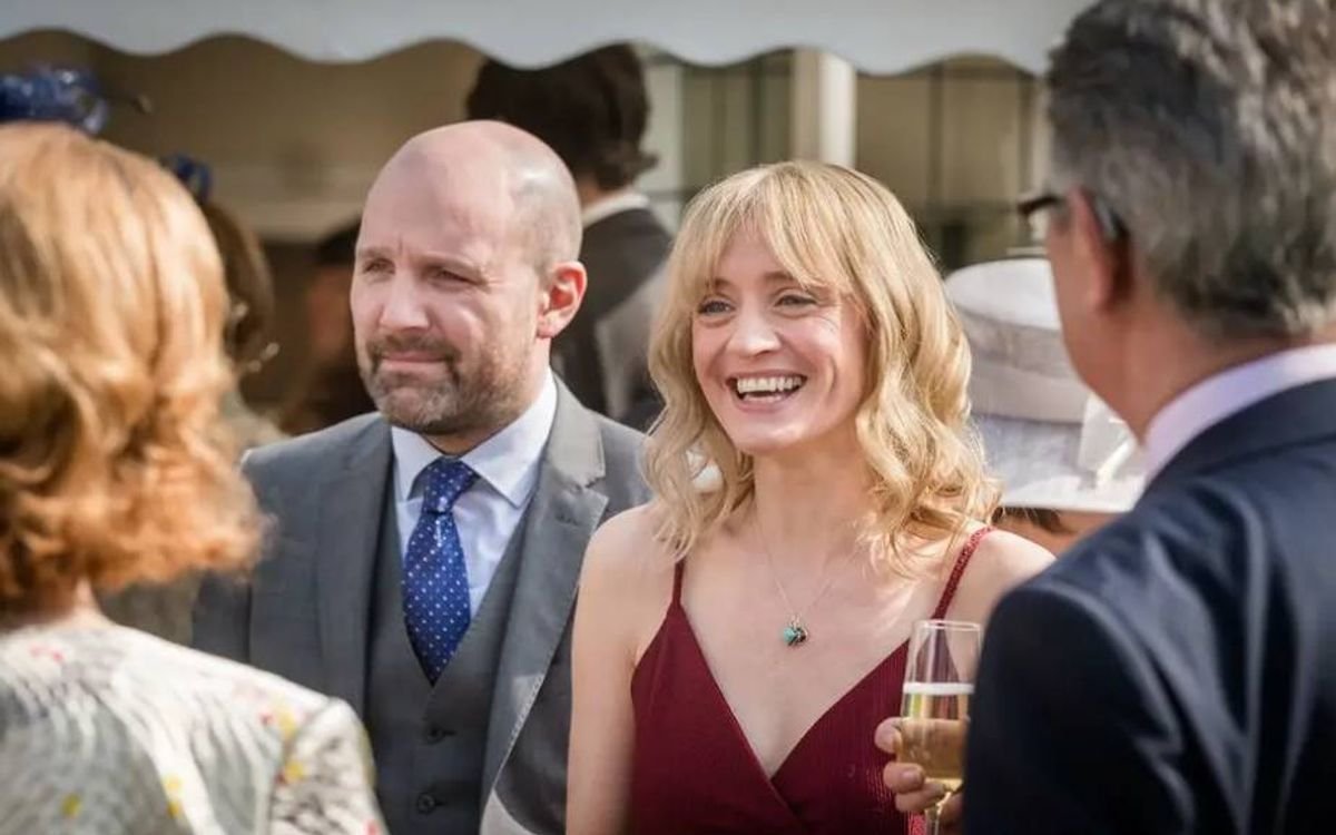 Anne-Marie Duff ដឹកនាំតួសម្តែងជា Claire
