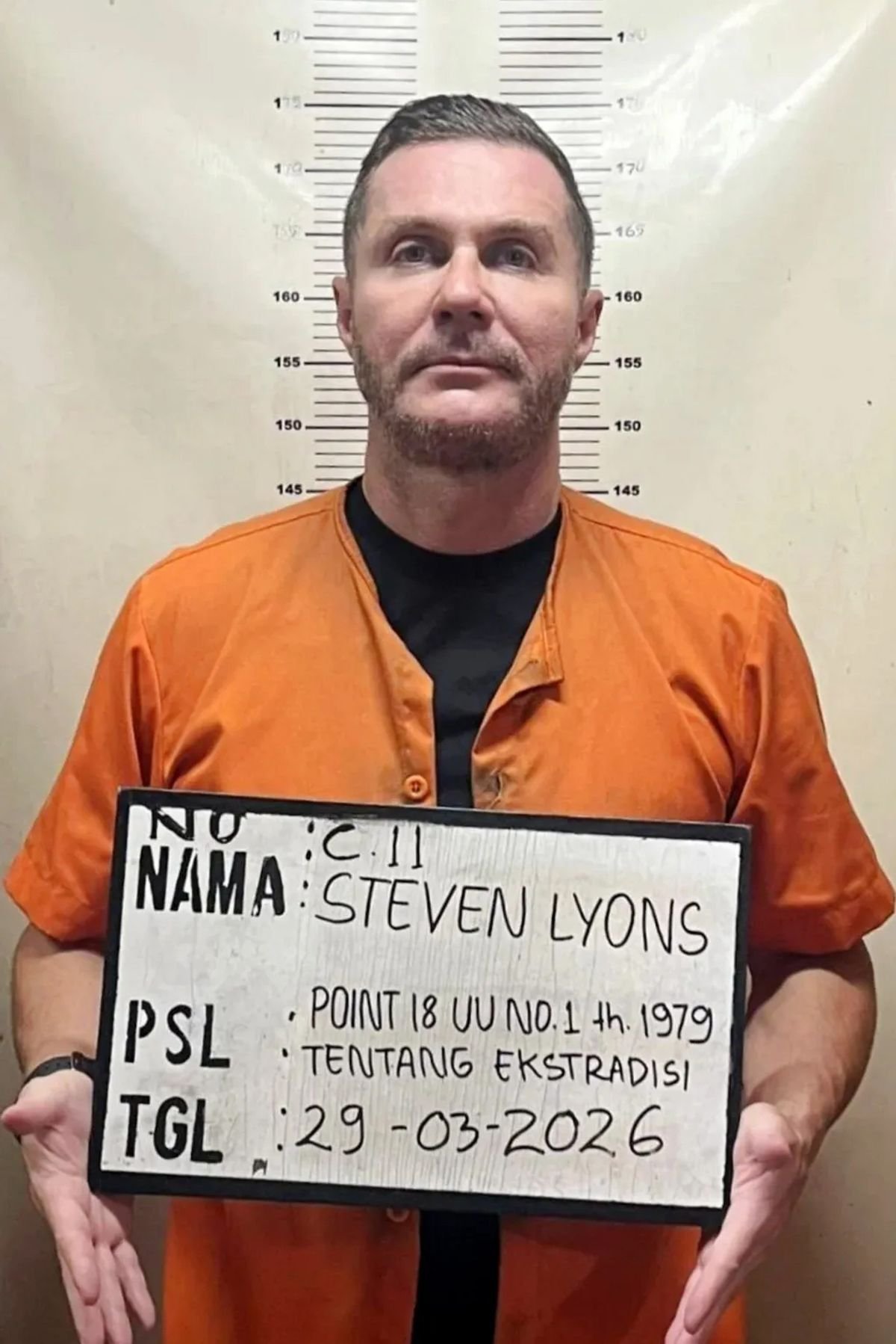 Steven Lyons កំឡុងពេលចាប់ខ្លួននៅកោះបាលី