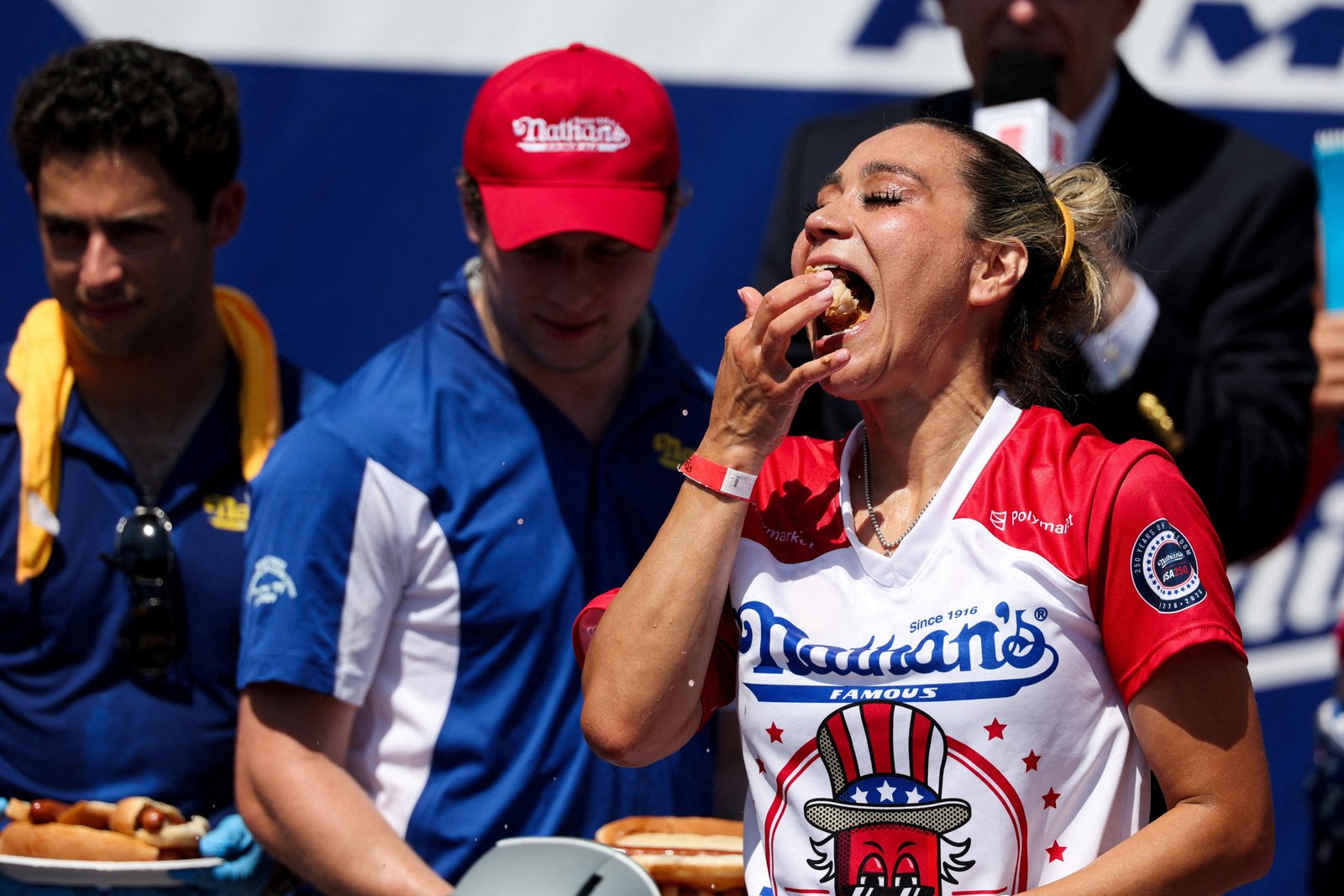Miki Sudo នៃ Tampa រដ្ឋ Florida បានឈ្នះការប្រលងប្រជែងការញ៉ាំ Hot Dog អន្តរជាតិដ៏ល្បីល្បាញរបស់ Nathan របស់ស្ត្រីឆ្នាំ 2026