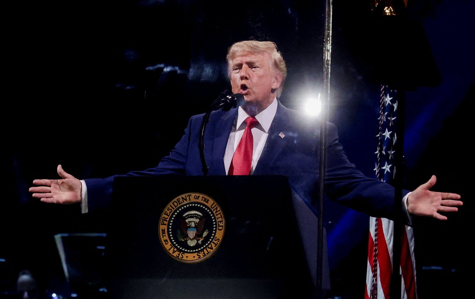 លោក​ប្រធានាធិបតី Donald Trump ថ្លែង​នៅ​ក្នុង​ការ​ជួប​ជុំ​លើក​ទី​បួន​នៃ​ខែ​កក្កដា​នៅ National Mall ដែល​ប្រារព្ធ​ខួប​លើក​ទី 250 នៃ​ឯករាជ្យ​របស់​អាមេរិក។