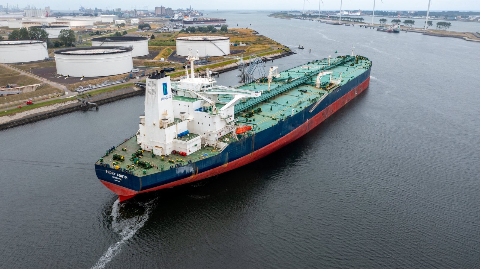 នាវា VLCC Mobassa B (ពីមុនមានឈ្មោះថា Front Forth) នាវាដឹកប្រេងមួយគ្រឿងក្នុងចំណោមនាវាដឹកប្រេងពីរគ្រឿងត្រូវបានវាយប្រហារដោយកាំជ្រួច Cruise របស់អ៊ីរ៉ង់ពេលកំពុងឆ្លងកាត់ច្រកសមុទ្រ Hormuz នេះបើយោងតាមក្រសួងការពារជាតិអារ៉ាប់រួម។