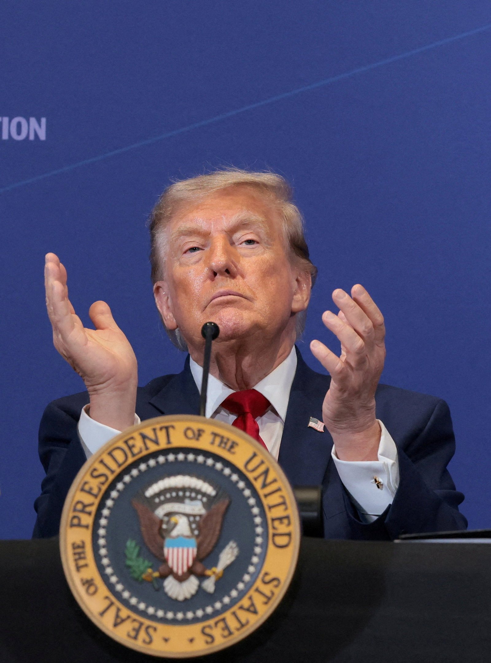 លោកប្រធានាធិបតី Donald Trump អបអរសាទរនៅឯកិច្ចប្រជុំកំពូលការពារជាតិ និងការបង្កើតថ្មីរបស់រដ្ឋ Pennsylvania នៅមហាវិទ្យាល័យសង្រ្គាមកងទ័ពសហរដ្ឋអាមេរិកនៅទីក្រុង Carlisle រដ្ឋ Pennsylvania