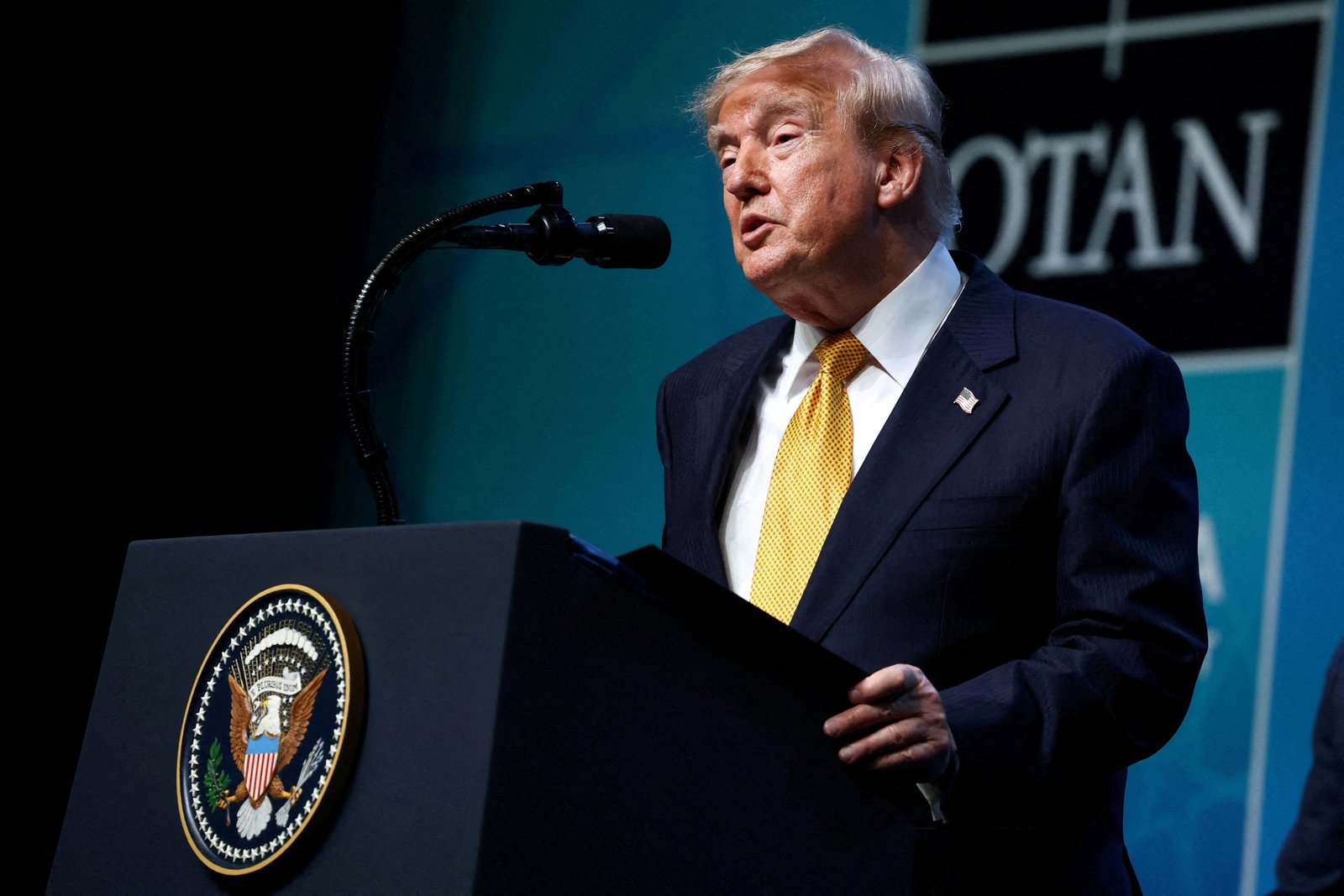 ភាគហ៊ុនរបស់ក្រុមហ៊ុន Trump Media & Technology បានធ្លាក់ចុះជាង 70% ចាប់តាំងពីប្រធានាធិបតីចូលកាន់តំណែងកាលពីឆ្នាំមុន ដោយបានបាត់បង់ទ្រព្យសម្បត្តិរបស់ម្ចាស់ភាគហ៊ុនចំនួន 6 ពាន់លានដុល្លារ។