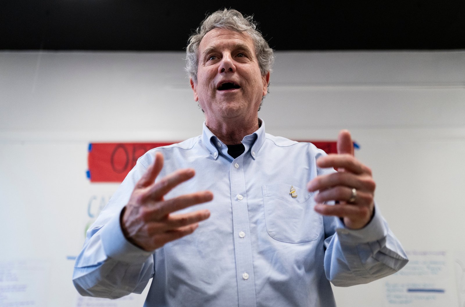 អតីតសមាជិកព្រឹទ្ធសភា Sherrod Brown (D-Ohio) កំពុងឈរឈ្មោះសម្រាប់អាសនៈផ្សេងទៀតរបស់រដ្ឋ Ohio បន្ទាប់ពីចាញ់ការបោះឆ្នោតឡើងវិញយ៉ាងចង្អៀតក្នុងឆ្នាំ 2024។