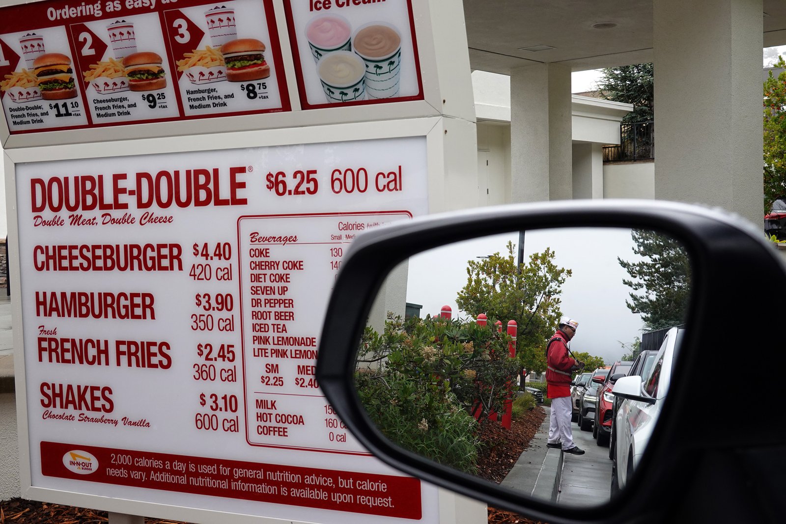 ទីតាំង In-N-Out ថ្មីចំនួនប្រាំមួយត្រូវបានគ្រោងទុកនៅក្នុងរដ្ឋ California, Arizona, Idaho, Tennessee និង Utah ប៉ុន្តែកាលបរិច្ឆេទបើកដំណើរការមិនទាន់ត្រូវបានប្រកាសនៅឡើយទេ។