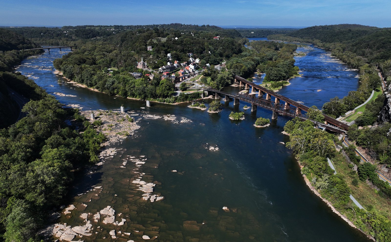 Harpers Ferry, West Virginia ។ រដ្ឋ West Virginia ត្រូវបានគេដាក់ឈ្មោះថាជារដ្ឋដែលមានតំលៃថោកបំផុតនៅក្នុងសហរដ្ឋអាមេរិកនៅក្នុងរបាយការណ៍របស់ CNBC ឆ្នាំ 2026