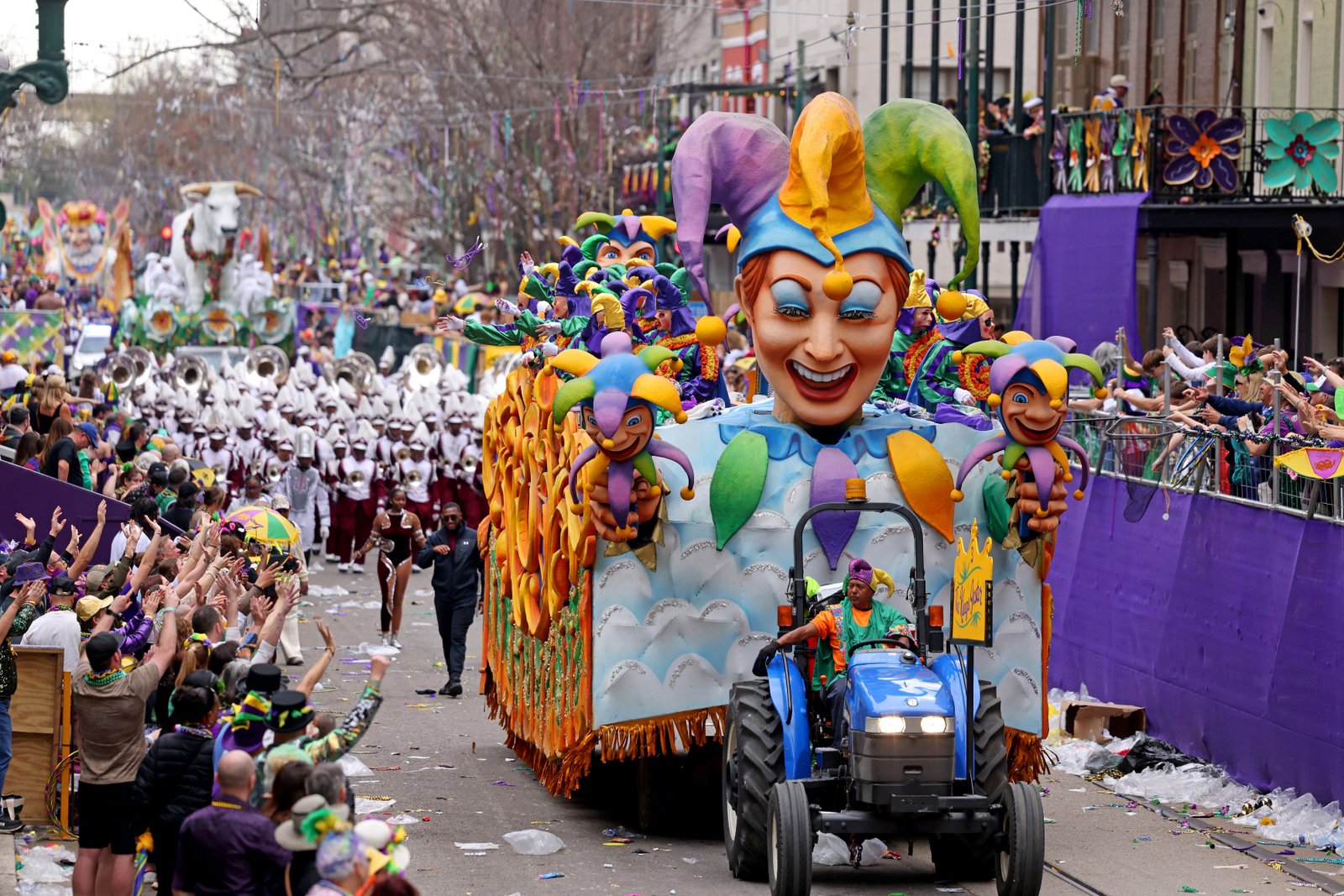 ក្បួនដង្ហែ Mardi Gras នៅទីក្រុង New Orleans អាចមើលឃើញការផ្លាស់ប្តូរដ៏ធំនៅក្រោមផែនការដែលត្រូវបានអនុម័តដោយគណៈកម្មាធិការក្រុមប្រឹក្សាក្រុងកាលពីថ្ងៃពុធ ដែលមានបំណងកាត់បន្ថយថ្លៃបន្ថែមម៉ោងរបស់ប៉ូលីស។