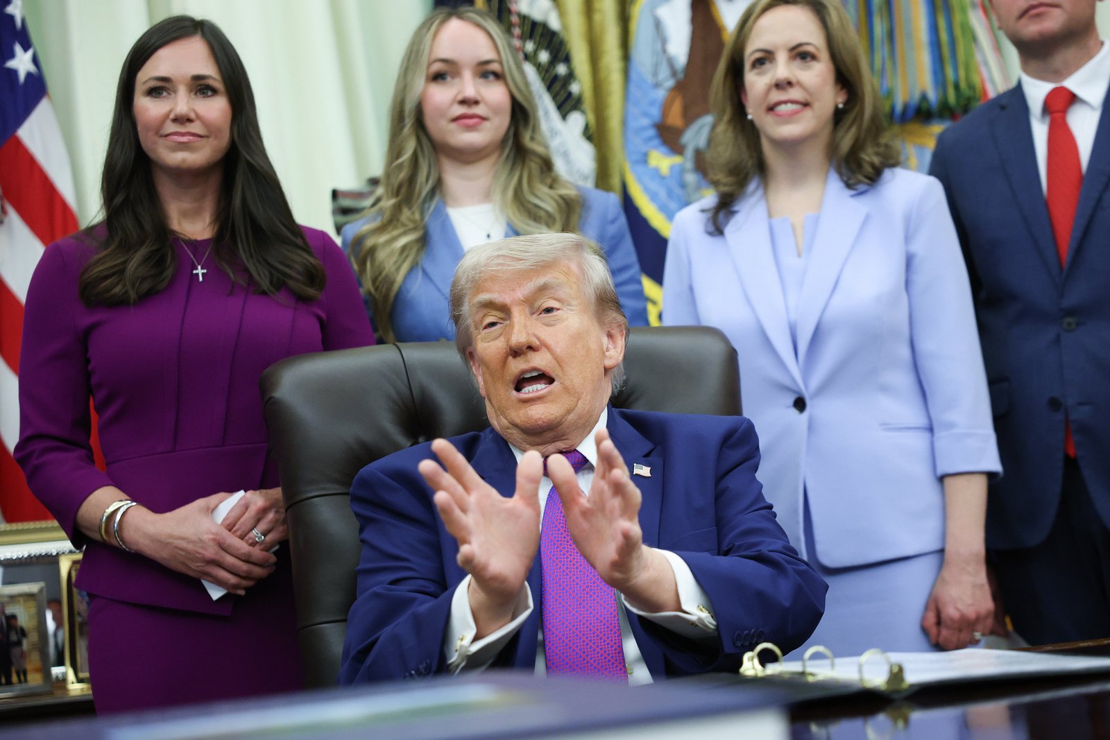 ការគាំទ្រសម្រាប់ Trump ក្នុងចំណោមម្តាយបានធ្លាក់ចុះប្រហែលប្រាំមួយភាគរយនៅក្នុងឆ្នាំមុន