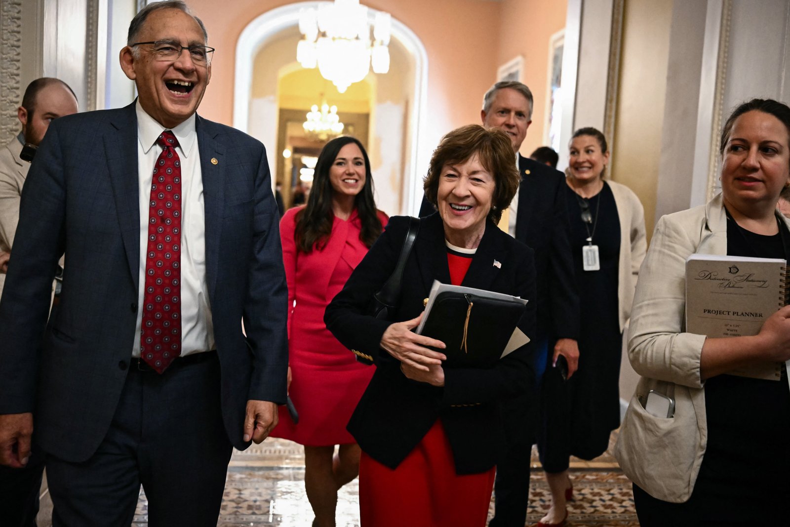 ព្រឹទ្ធសមាជិក Susan Collins (R-Maine) បានបង្ហាញថាជាគូប្រជែងដ៏ខ្លាំងមួយរូបនាពេលកន្លងមក។ ប៉ុន្តែអ្នកប្រជាធិបតេយ្យជឿថាពេលនេះអាចជាពេលវេលាដើម្បីកម្ចាត់ពួកគេ។