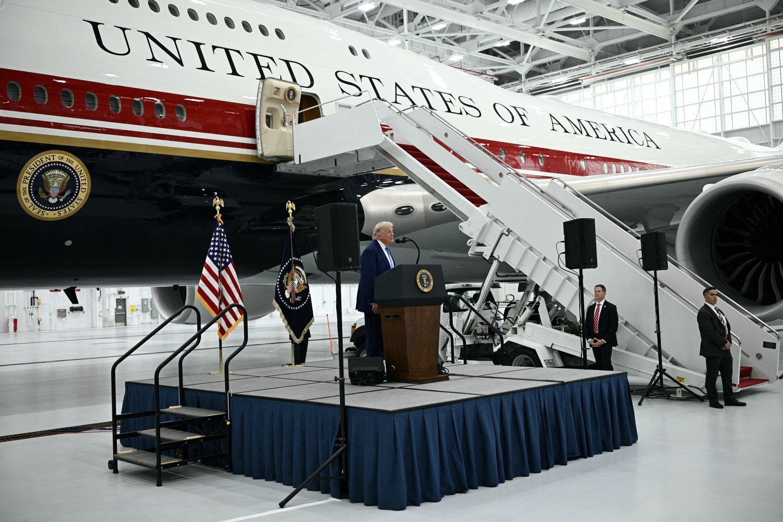 លោក Trump បាននិយាយកាលពីខែមុននៅឯការបង្ហាញយន្តហោះ Air Force One ថ្មីរបស់គាត់ថា