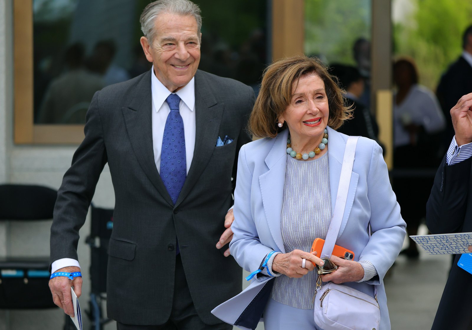 ប្តីរបស់ Nancy Pelosi ឈ្មោះ Paul (ឆ្វេង) កំពុងស្ថិតក្រោមការស៊ើបអង្កេត ពាក់ព័ន្ធនឹងការបុក និងរត់ បន្ទាប់ពីគាត់ត្រូវបានចោទប្រកាន់ថាបានបើកឡានចេញពីគ្រោះថ្នាក់កាលពីថ្ងៃសុក្រ។