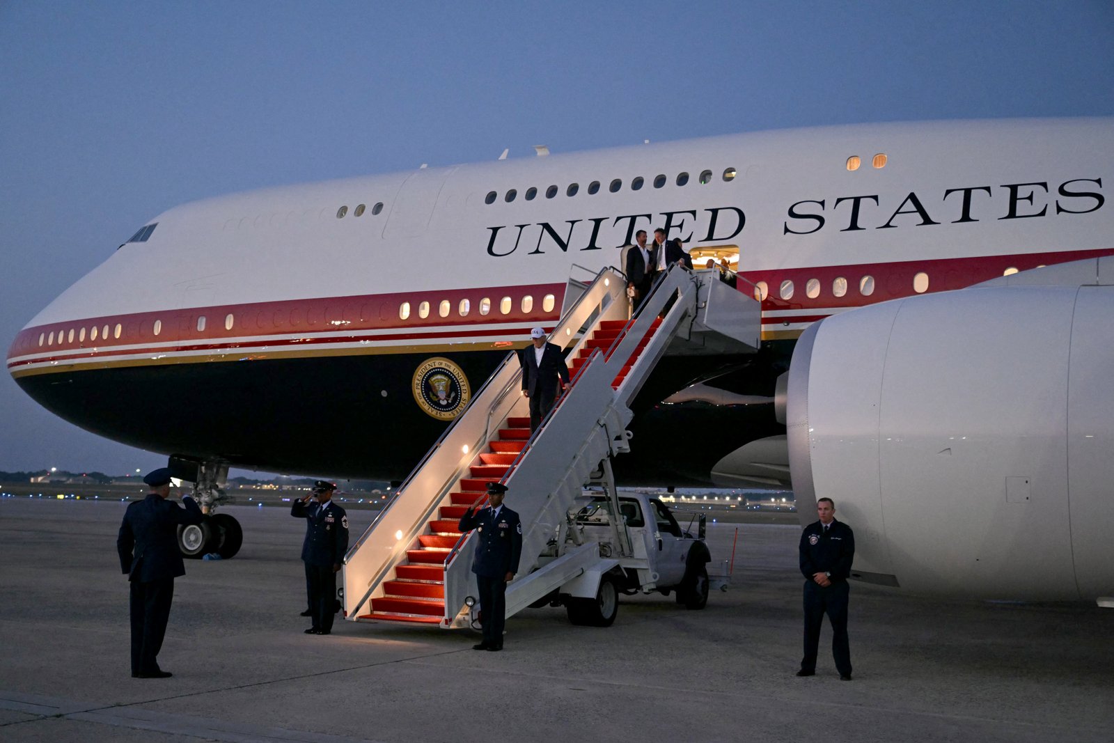 ប្រធានាធិបតី Trump សង្ឃឹមថានឹងផ្ទេរយន្តហោះ Air Force One ថ្មីទៅបណ្ណាល័យប្រធានាធិបតីរបស់គាត់បន្ទាប់ពីគាត់ចាកចេញពីតំណែង