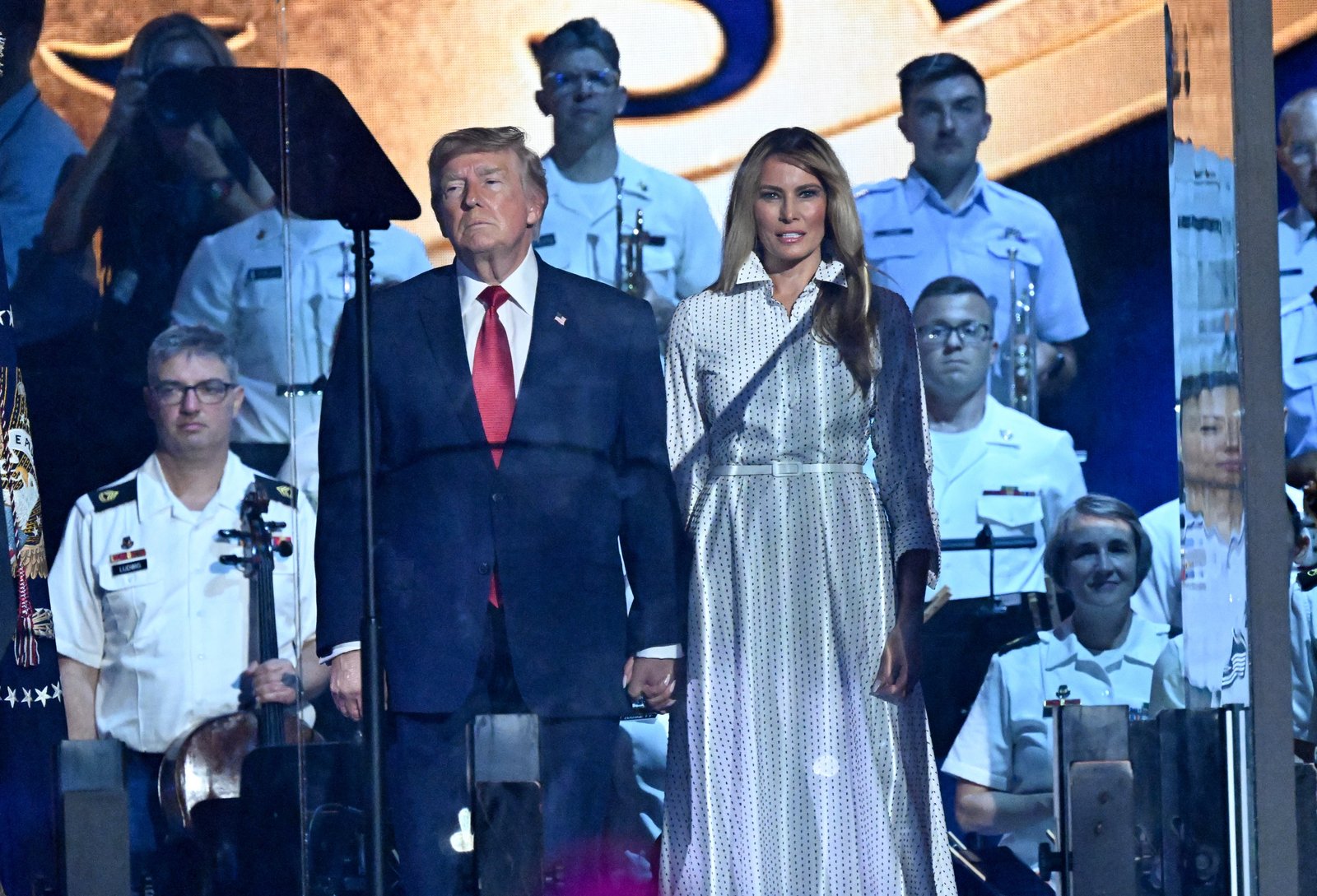 Melania Trump អមដំណើរស្វាមីរបស់នាងនៅឯសុន្ទរកថា និងការបង្ហាញកាំជ្រួចជាបន្តបន្ទាប់