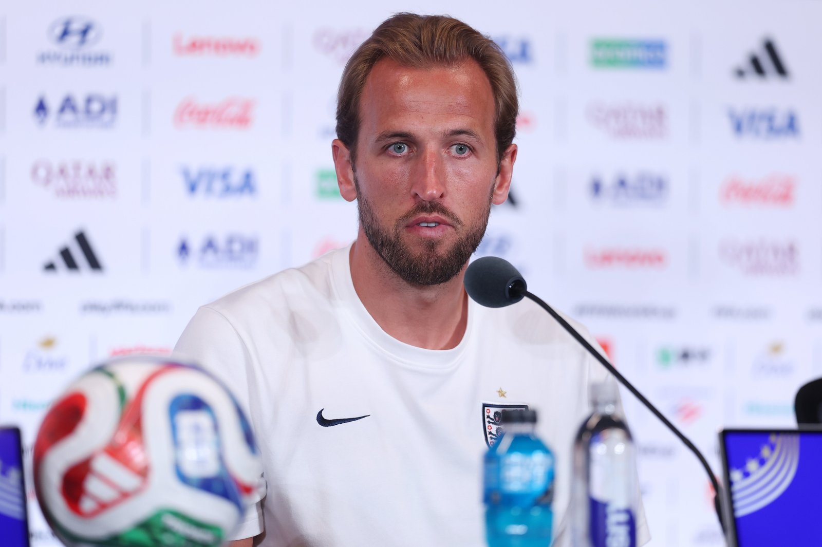 ប្រធានក្រុមអង់គ្លេស Harry Kane បានពណ៌នាការលេងវាយកូនហ្គោលជាមួយប្រធានាធិបតីអាមេរិក Donald Trump ថាជា