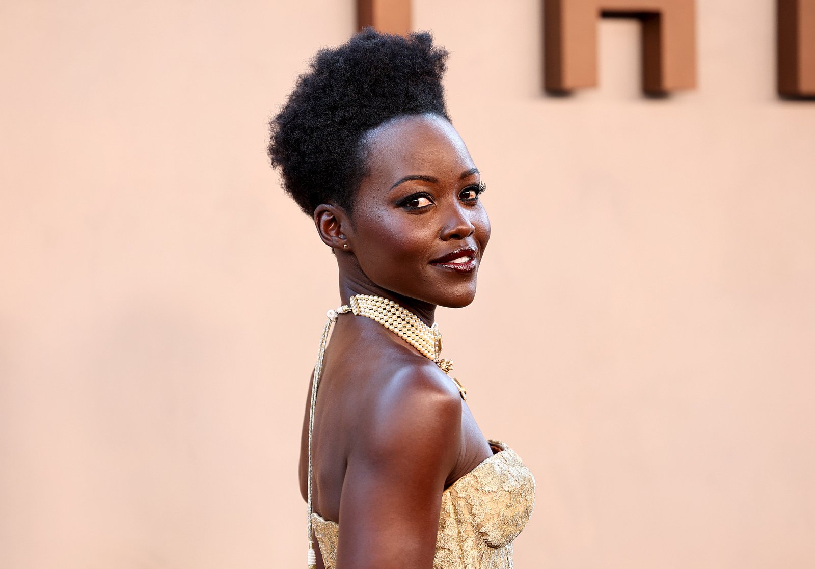 Shapiro ហៅ Lupita Nyong'o ដែលដើរតួជា Helen of Troy ជា