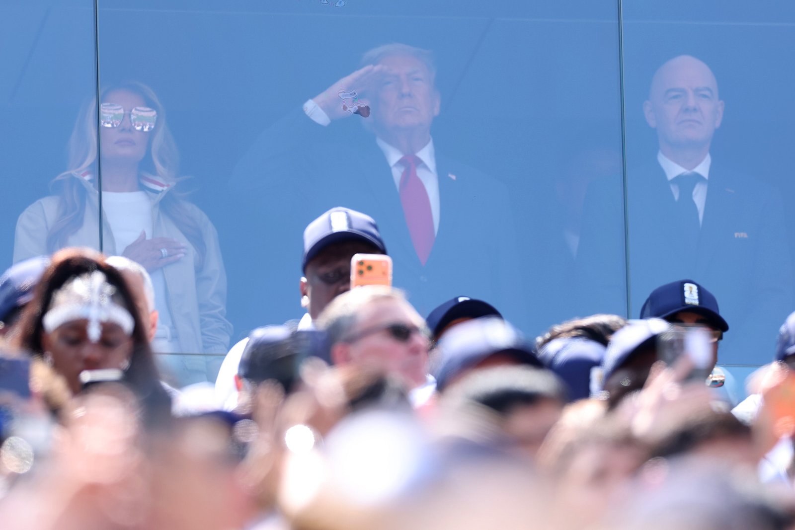 លោក Donald Trump បានមកដល់ការប្រកួតវគ្គផ្តាច់ព្រ័ត្រ World Cup នៅកីឡដ្ឋាន MetLife ភ្លាមៗបន្ទាប់ពីមន្រ្តីយោធាអាមេរិកបានប្រកាសពីការស្លាប់របស់សមាជិកទី 3 ចំពេលសង្រ្គាមដែលកំពុងបន្តនៅក្នុងប្រទេសអ៊ីរ៉ង់។
