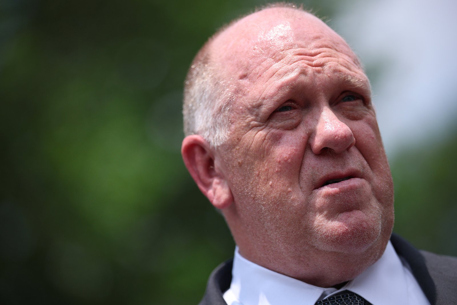 Border Czar Tom Homan និយាយទៅកាន់អ្នកសារព័ត៌មាននៅខាងក្រៅសេតវិមាននៅថ្ងៃទី 20 ខែកក្កដាឆ្នាំ 2026