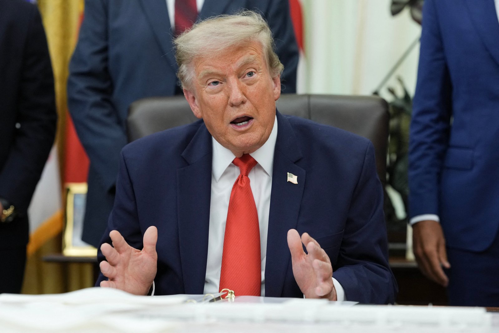 ប្រធានាធិបតី Donald Trump កាលពីខែកក្កដាបានច្រានចោលជំនួយគ្រោះមហន្តរាយសហព័ន្ធចំនួន 227 លានដុល្លារសម្រាប់ក្រុមរដ្ឋចំនួន 4 ដែលដឹកនាំដោយប្រជាធិបតេយ្យនេះបើយោងតាមរបាយការណ៍ ទោះបីជាមន្ត្រីគ្រោះមហន្តរាយបានបញ្ជាក់ថារដ្ឋនានាកំពុងប្រឈមមុខនឹងការខូចខាតយ៉ាងទូលំទូលាយដែលបានបង្កឱ្យមានជំនួយសហព័ន្ធនាពេលកន្លងមក។