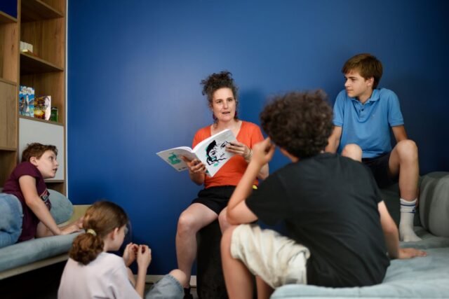 2482596-lecture-a-haute-voix-du-feuilleton-d-artemis-de-mu.jpg
