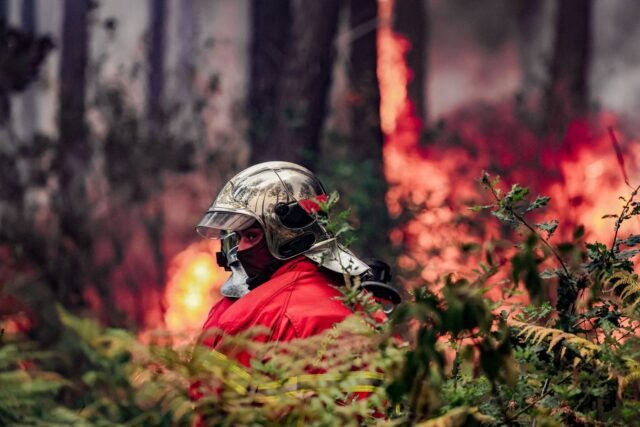 2497343-des-dizaines-de-milliers-de-personnes-ont-ete-evac.jpg