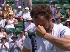តារា Wimbledon និងភរិយាយំខណៈសម្ភាសន៍នៅតុលាការស្រាប់តែរំខាន | កីឡាវាយកូនបាល់ | កីឡា