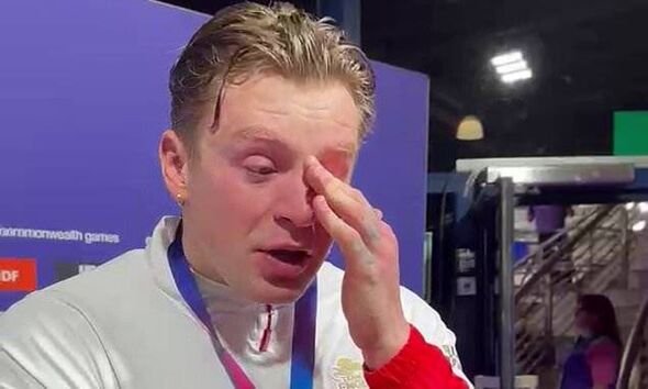 Adam Peaty ស្រក់ទឹកភ្នែក Adam Peaty ស្រក់ទឹកភ្នែក
