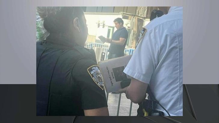 មន្ត្រី NYPD ដែលមានឯកសារនិយាយអំពីអាពាហ៍ពិពាហ៍របស់ Swift និង Kelce ។ 