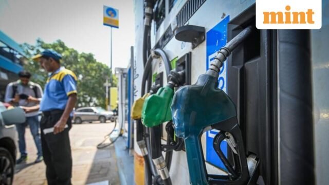 A-petrol-pump-attendant-fills-fuel-in-a-vehicle-at_1782952823108_1782952842387_30973fd5-6074-42cb-b0.jpeg