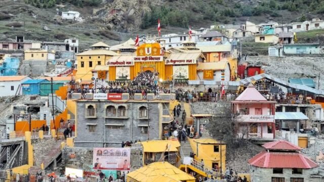 A-view-of-the-decorated-Badrinath-Temple-on-the-da_1783131908189_1783131917461_04c7c9e0-2ec6-4459-a6.jpeg