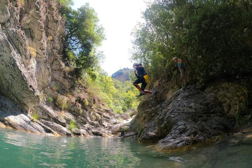 នៅ Roya ជ្រលង Audin Gorge ផ្តល់ឱ្យអ្នកនូវឱកាសដើម្បីប្រមូលចំណាប់អារម្មណ៍ជាច្រើននៅក្នុងបរិយាកាសធម្មជាតិដ៏អស្ចារ្យ និងចំណាយពេលជាច្រើនម៉ោងនៅក្នុងទឹកដ៏ត្រជាក់។ 