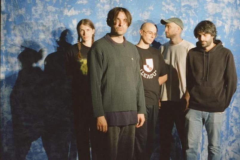 Ulrika Spacek ជាក្រុមជនជាតិអង់គ្លេសដែលបំផុសគំនិតដោយ indie rock ឆ្នាំ 1990 ស្ថិតនៅក្នុងកម្មវិធីនៅយប់ដំបូងនៃពិធីបុណ្យ MIDI ។ 
