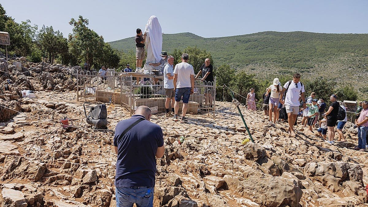 Apparition Hill នៃ Virgin Mary Medjugorje ប្រទេសបូស្នៀ