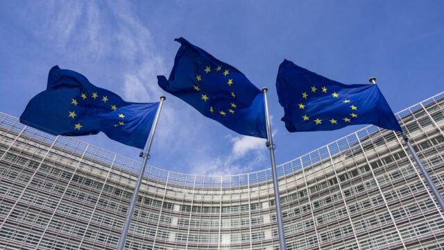 Commission-europeenne-UE-Europe-drapeau-europeen-2251059.jpg