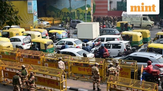 Delhi-Police-Barricades-ITO-Crossing-2_1707825121048_1784442763468_e355aad6-0703-4ab2-b2b2-e87feff58.jpeg